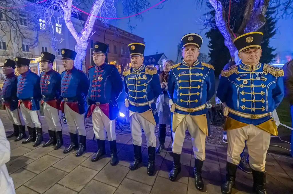 20252012 Advent u Karlovcu (foto Igor Čepurkovski) 54 Karlovačka građanska garda