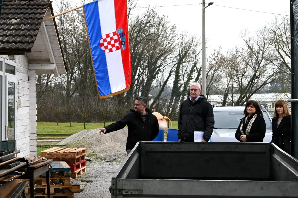20260211 Udruga Milosrđe – Centar za beskućnike (foto Grad Karlovac) 04 Jurica Banić, Damir Mandić, Draženka Sila-Ljubenko i NN