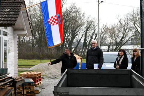 20260211 Udruga Milosrđe – Centar za beskućnike (foto Grad Karlovac) 04 Jurica Banić, Damir Mandić, Draženka Sila-Ljubenko i NN