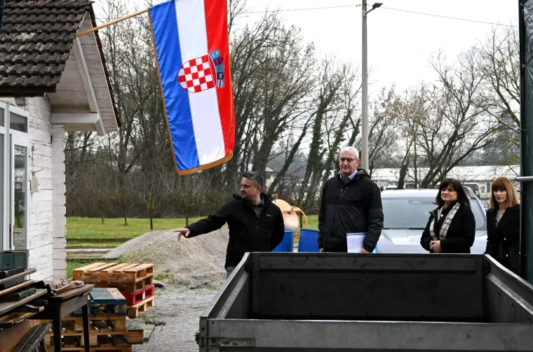 20260211 Udruga Milosrđe – Centar za beskućnike (foto Grad Karlovac) 04 Jurica Banić, Damir Mandić, Draženka Sila-Ljubenko i NN