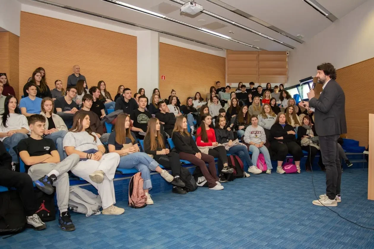 20260323 Boris Jokić u Karlovcu (foto Gradska knjižnica Ivan Goran Kovačić) 07