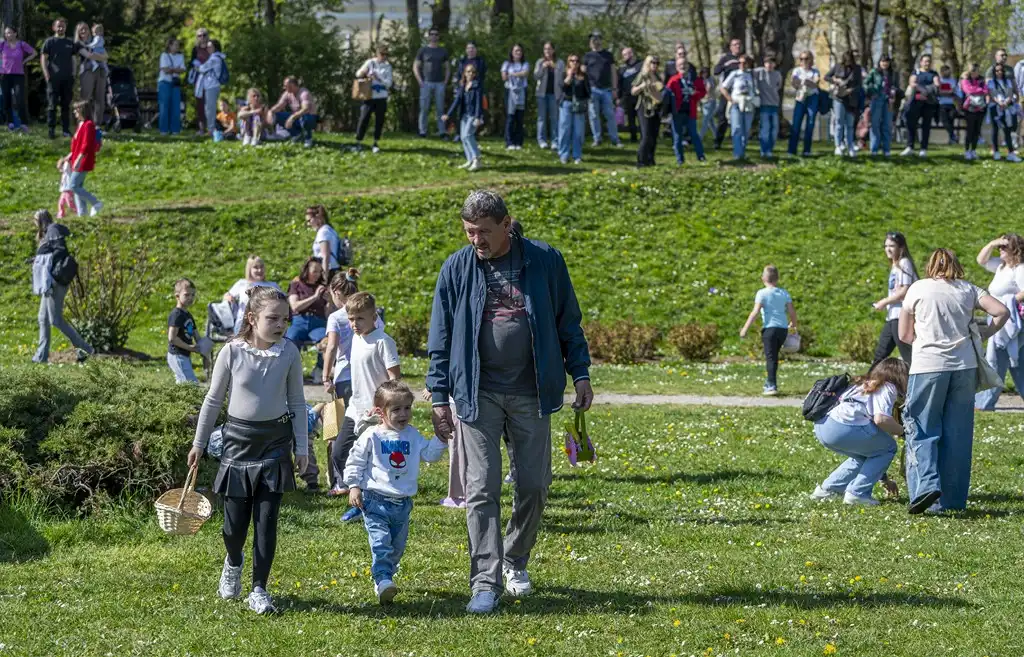20260406 Šetalište doktora Franje Tuđmana, Karlovac, proljeće, Potraga za pisanicama (foto Igor Čepurkovski) 01