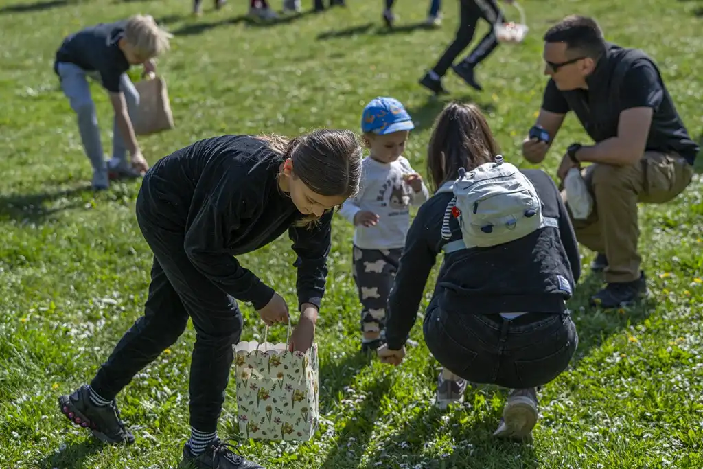 20260406 Šetalište doktora Franje Tuđmana, Karlovac, proljeće, Potraga za pisanicama (foto Igor Čepurkovski) 02