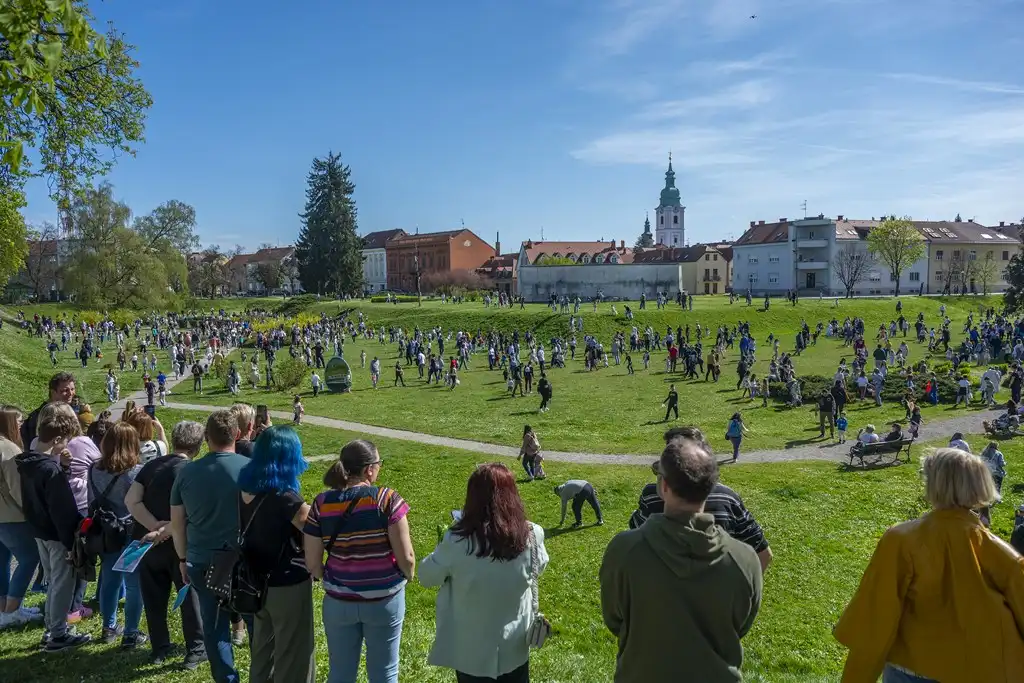 20260406 Šetalište doktora Franje Tuđmana, Karlovac, proljeće, Potraga za pisanicama (foto Igor Čepurkovski) 05