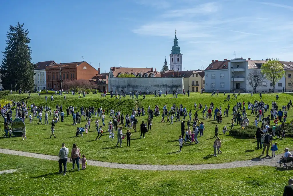 20260406 Šetalište doktora Franje Tuđmana, Karlovac, proljeće, Potraga za pisanicama (foto Igor Čepurkovski) 06