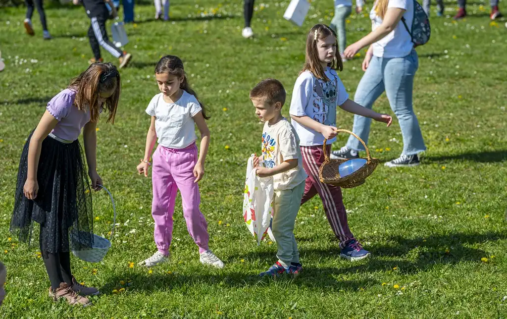 20260406 Šetalište doktora Franje Tuđmana, Karlovac, proljeće, Potraga za pisanicama (foto Igor Čepurkovski) 11