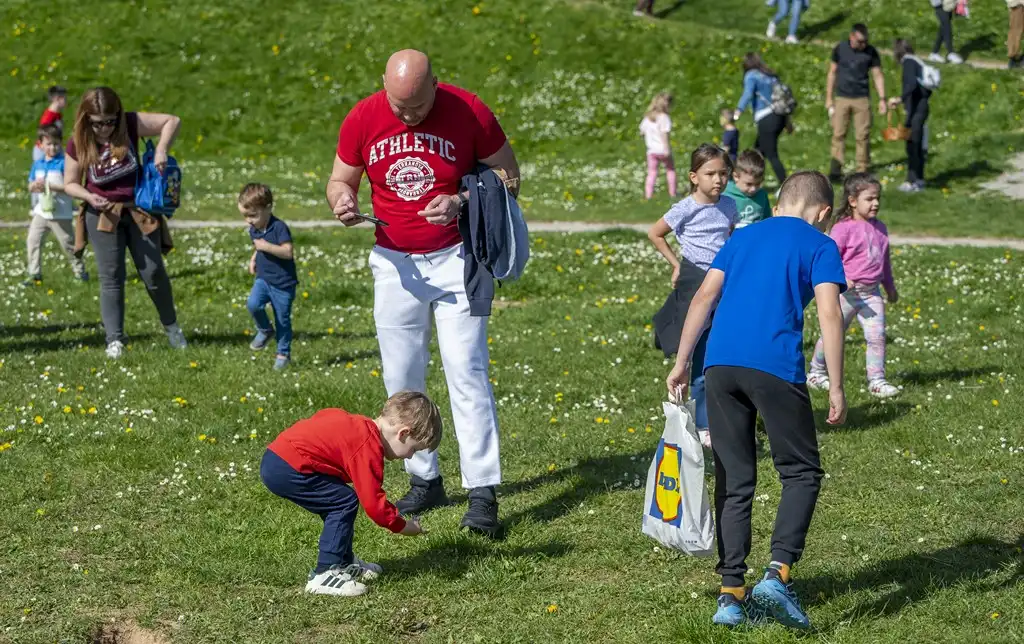 20260406 Šetalište doktora Franje Tuđmana, Karlovac, proljeće, Potraga za pisanicama (foto Igor Čepurkovski) 17