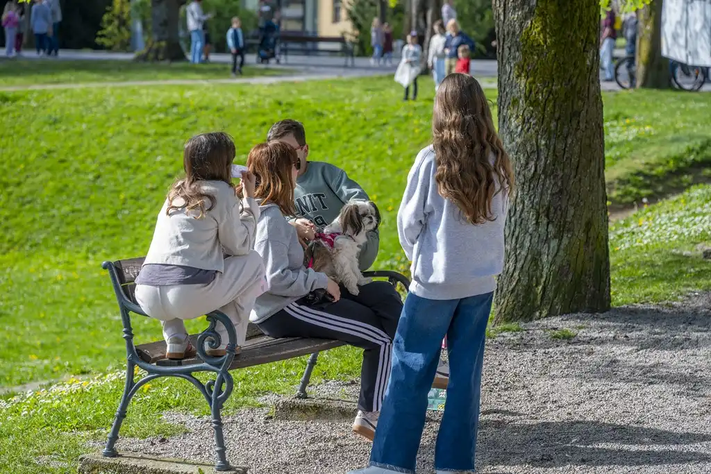 20260406 Šetalište doktora Franje Tuđmana, Karlovac, proljeće, Potraga za pisanicama (foto Igor Čepurkovski) 20