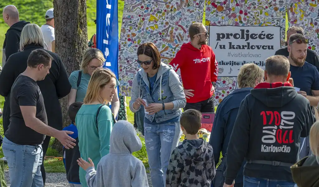 20260406 Šetalište doktora Franje Tuđmana, Karlovac, proljeće, Potraga za pisanicama (foto Igor Čepurkovski) 32