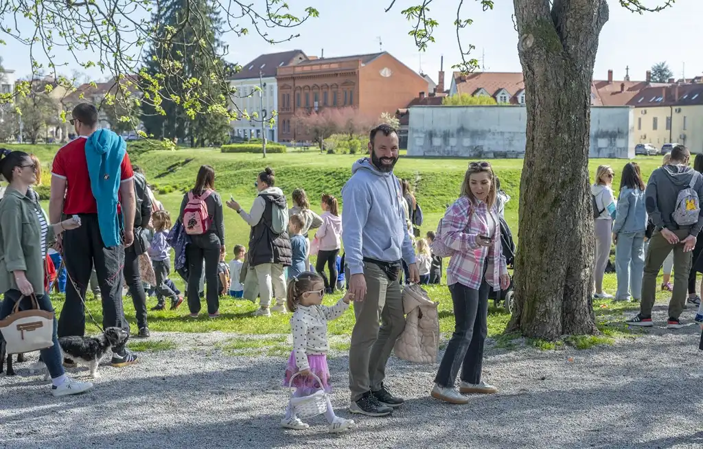 20260406 Šetalište doktora Franje Tuđmana, Karlovac, proljeće, Potraga za pisanicama (foto Igor Čepurkovski) 40