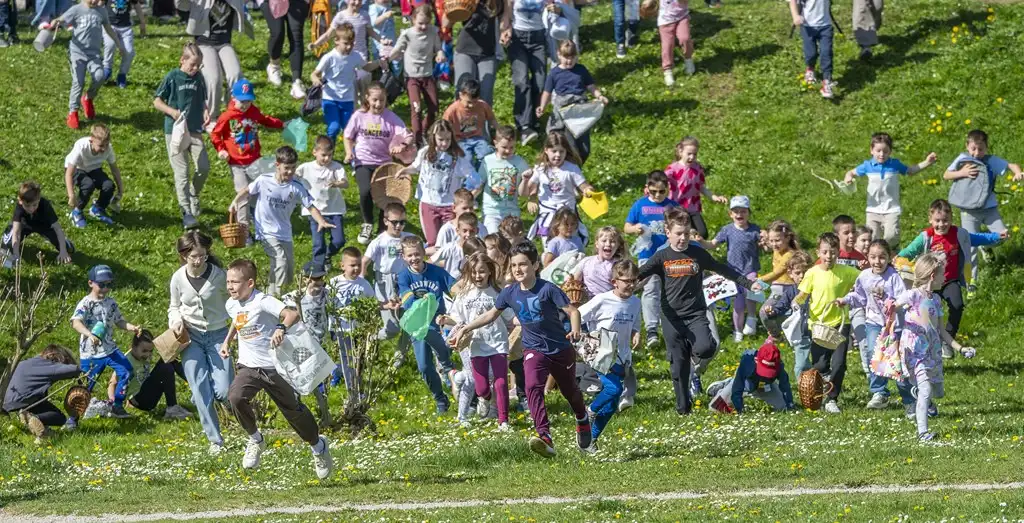 20260406 Šetalište doktora Franje Tuđmana, Karlovac, proljeće, Potraga za pisanicama (foto Igor Čepurkovski) 54 20260406 Šetalište doktora Franje Tuđmana, Karlovac, proljeće, Potraga za pisanicama (foto Igor Čepurkovski) 54