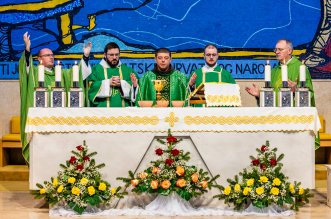 250219-ZlatnaBiblija (14) 250219-ZlatnaBiblija (14)