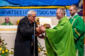 250219-ZlatnaBiblija (29) 250219-ZlatnaBiblija (29)