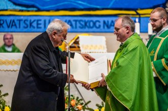 250219-ZlatnaBiblija (32) 250219-ZlatnaBiblija (32)