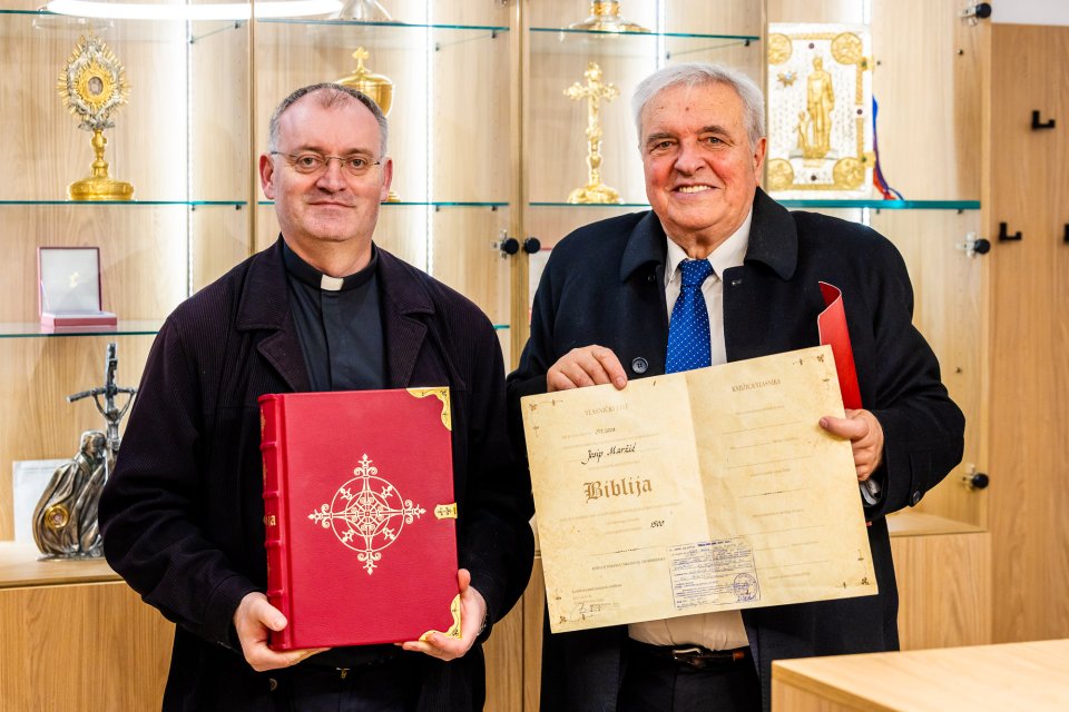 250219-ZlatnaBiblija (43) 250219-ZlatnaBiblija (43)