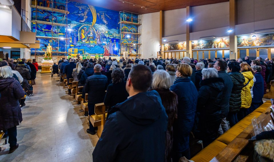 250219-ZlatnaBiblija (9) 250219-ZlatnaBiblija (9)