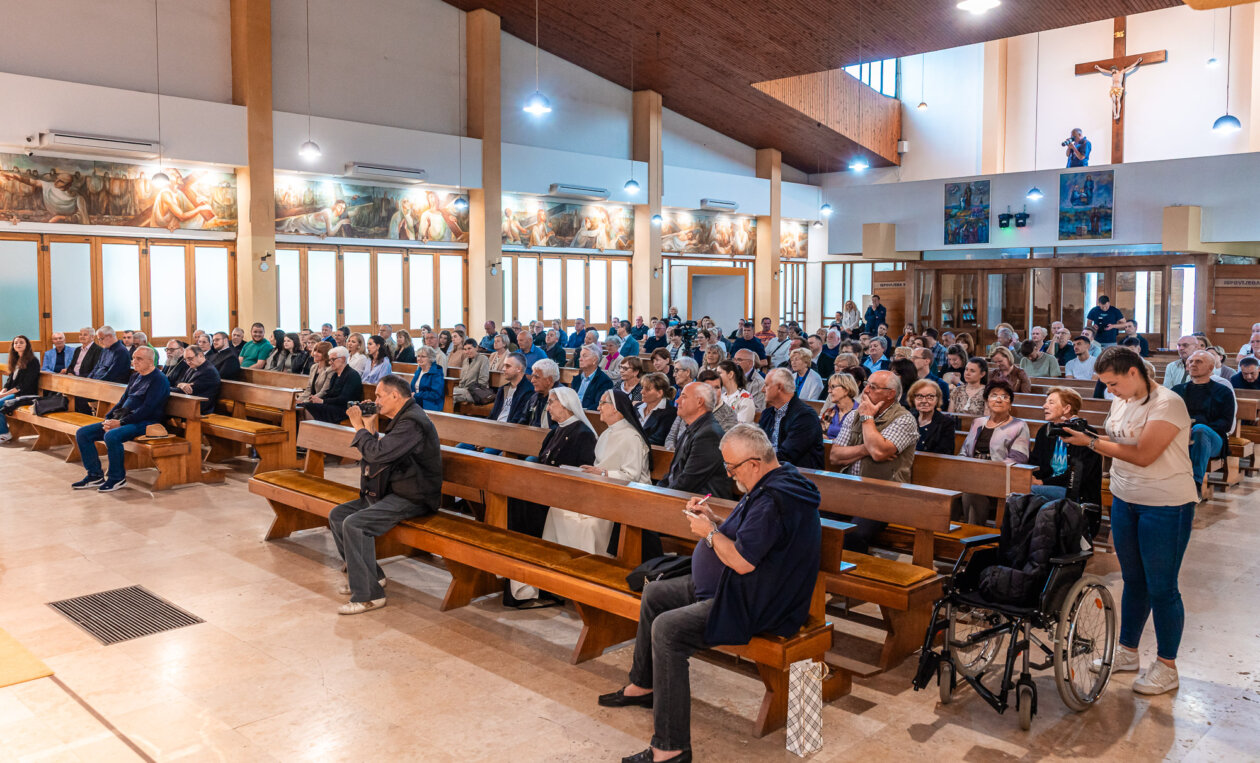 250527-KnjigaSente (14) 250527-KnjigaSente (14)