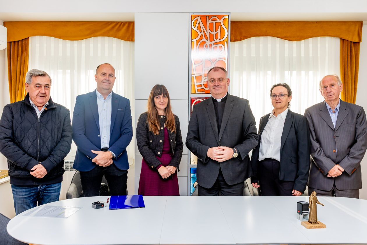 251014-UgovorSnjezna (8) 251014-UgovorSnjezna (8)