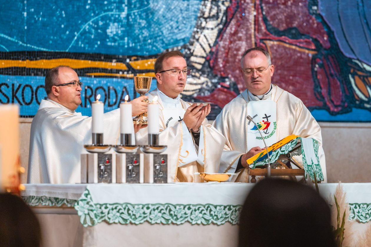 251015-VjerouciteljiBaric (14)