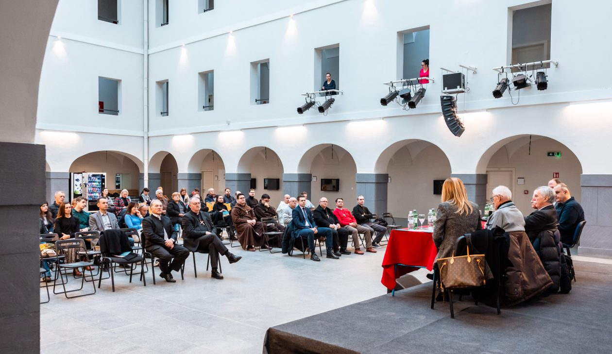 251204-OkrugliStol (5) 251204-OkrugliStol (5)