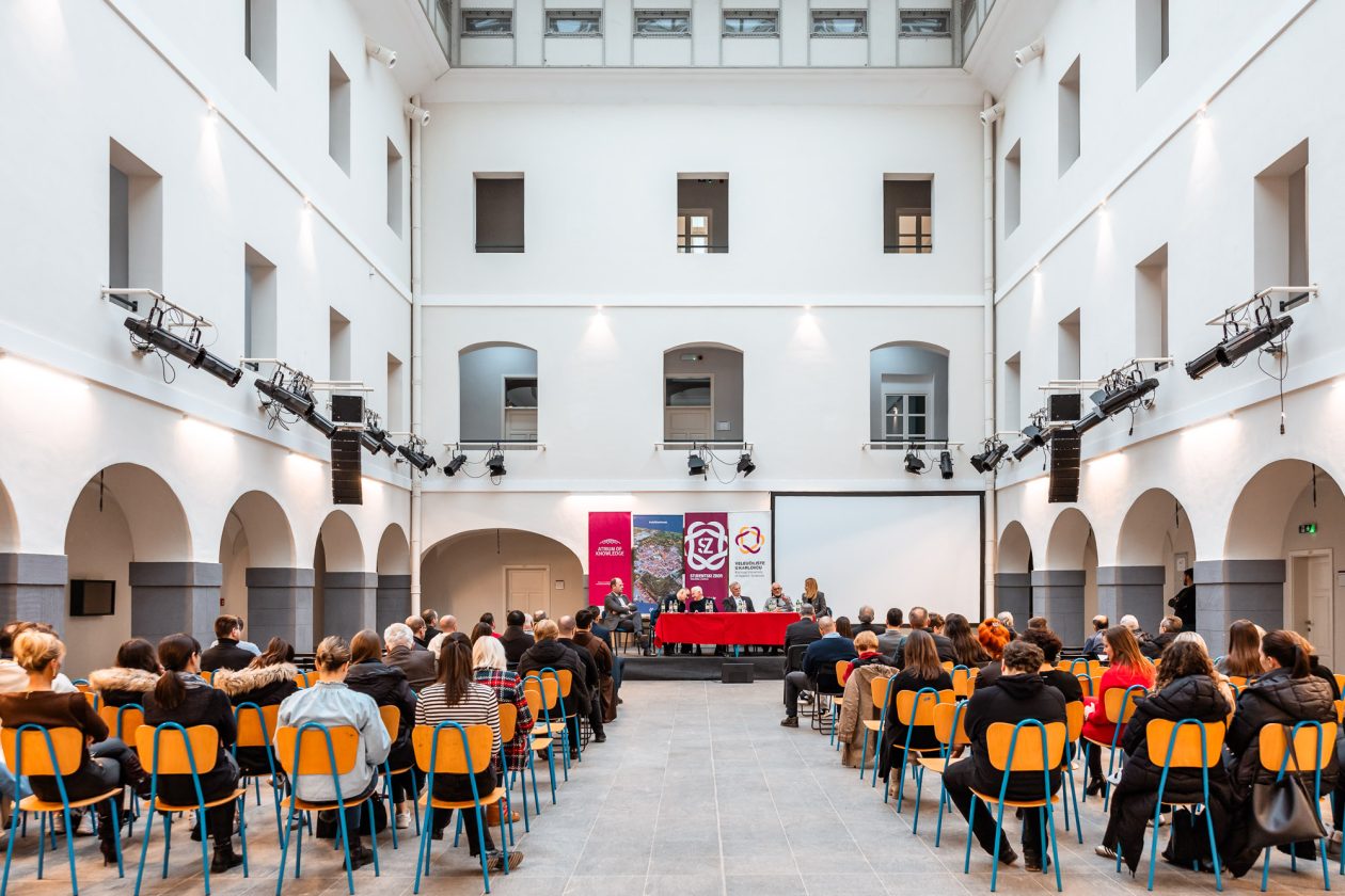 251204-OkrugliStol (7) 251204-OkrugliStol (7)