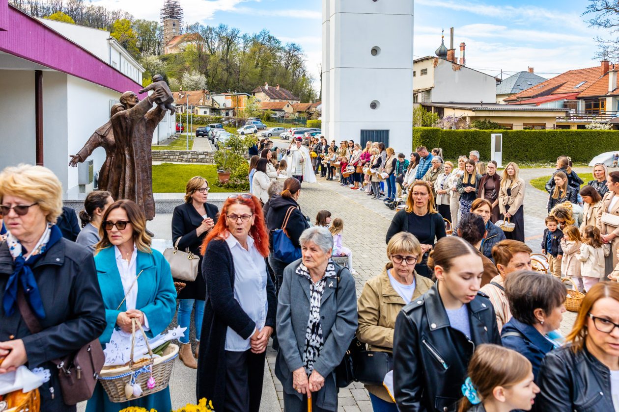 260404-BlagoslovJela (19)