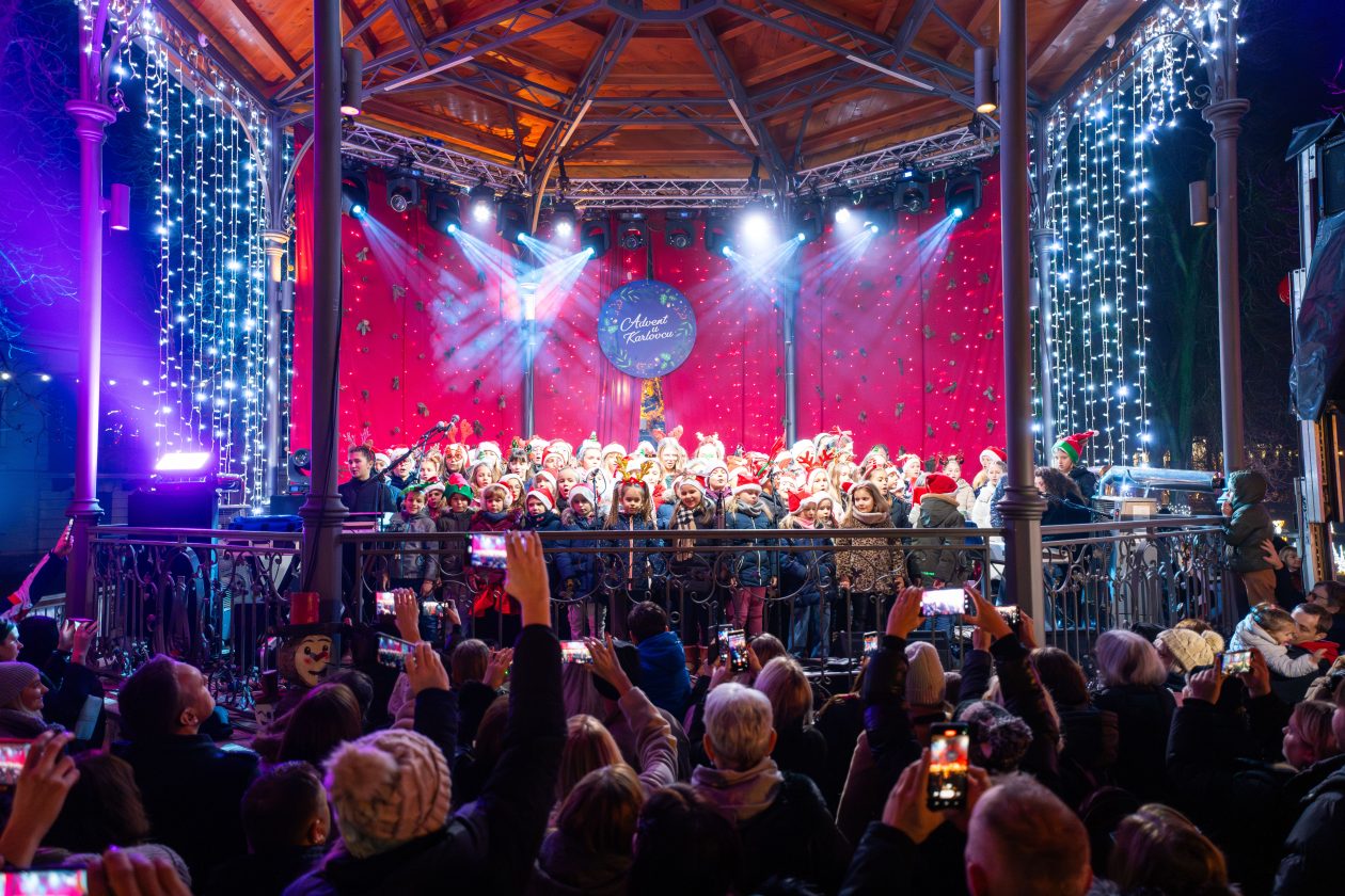 3_Advent u Karlovcu_nastup na Glazbenom paviljonu (1) 3_Advent u Karlovcu_nastup na Glazbenom paviljonu (1)
