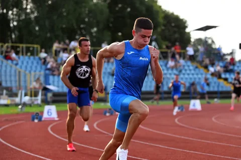 4f3f551874ffb3ef940f395d667b818c-1