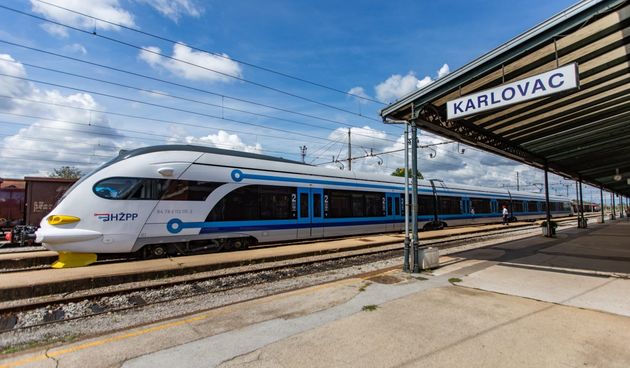 vlak, karlovac, kolodvor, željeznica