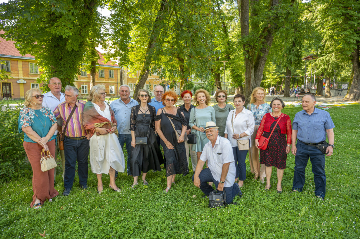 8ada2167-bb93-4e89-a909-eac3342020ec-1_all_1294