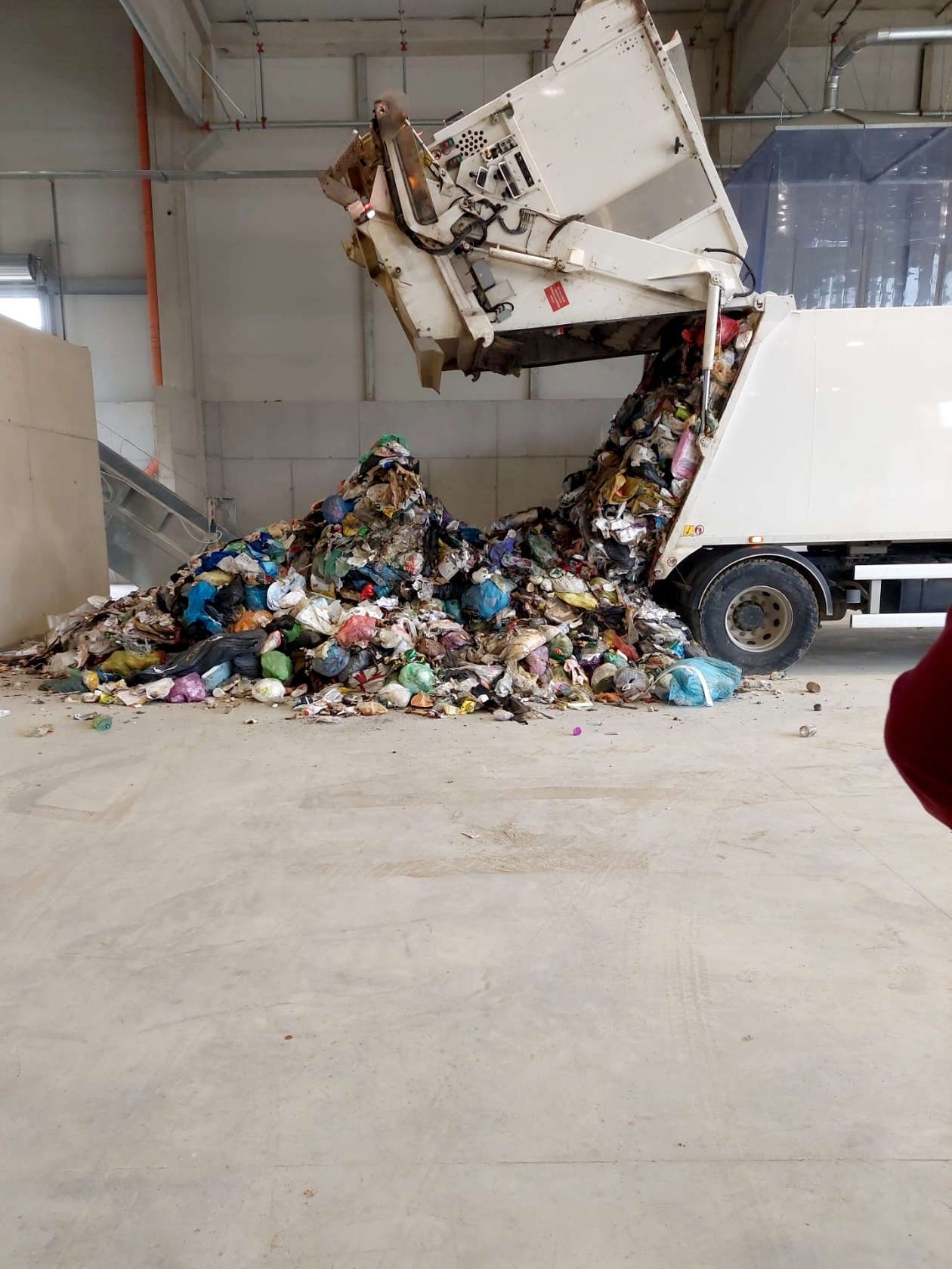 Babina gora_prvi kamion otpada 01 Babina gora_prvi kamion otpada 01