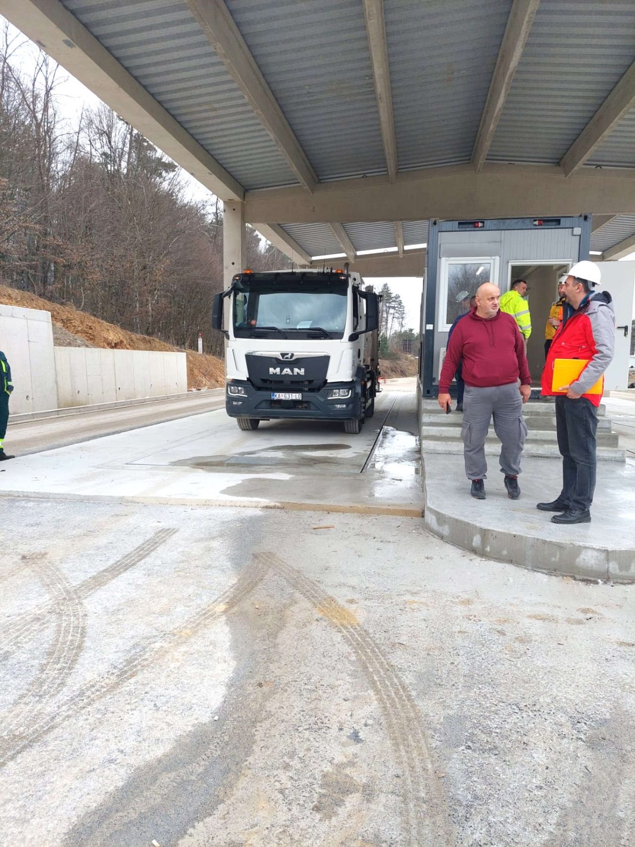 Babina gora_prvi kamion otpada 06 Babina gora_prvi kamion otpada 06