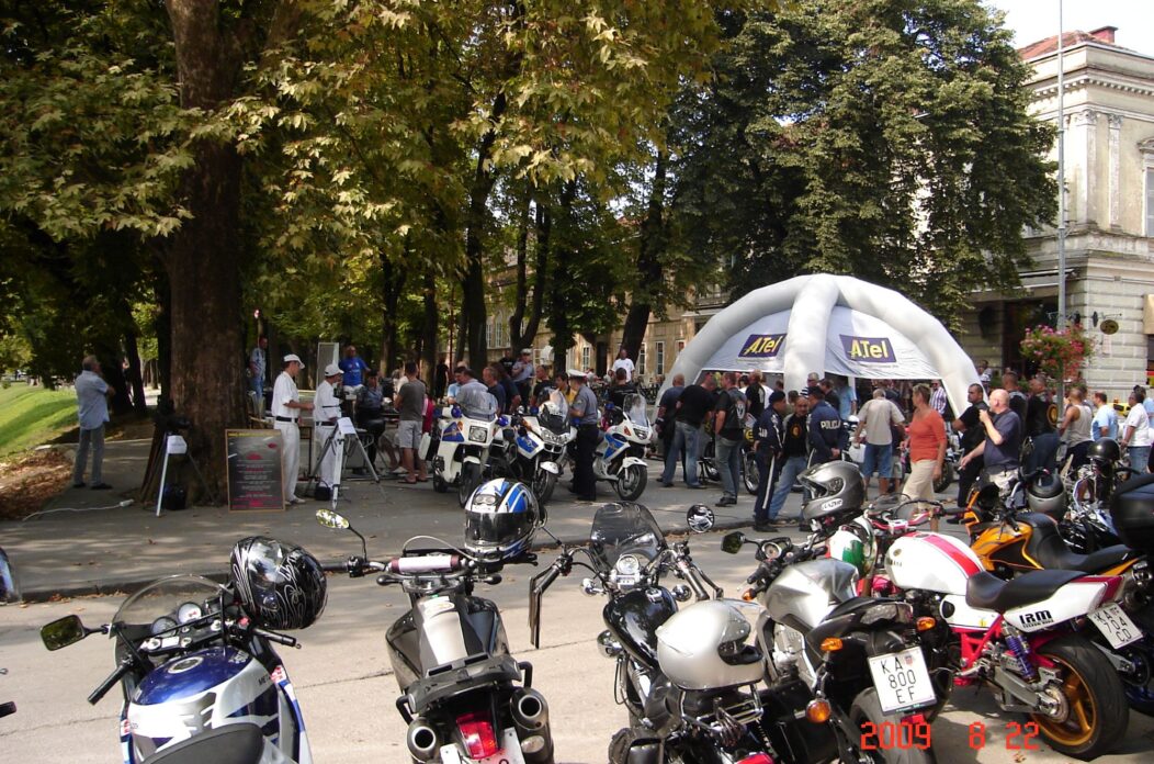 Članovi kluba učestvovali su i u akcijama koje u suradnji sa moto klubovima provodi policija kako bi se povećala sigurnost u prometu, akcija «policija i motociklisti zajedno» Članovi kluba učestvovali su i u akcijama koje u suradnji sa moto klubovima provodi policija kako bi se povećala sigurnost u prometu, akcija «policija i motociklisti zajedno»