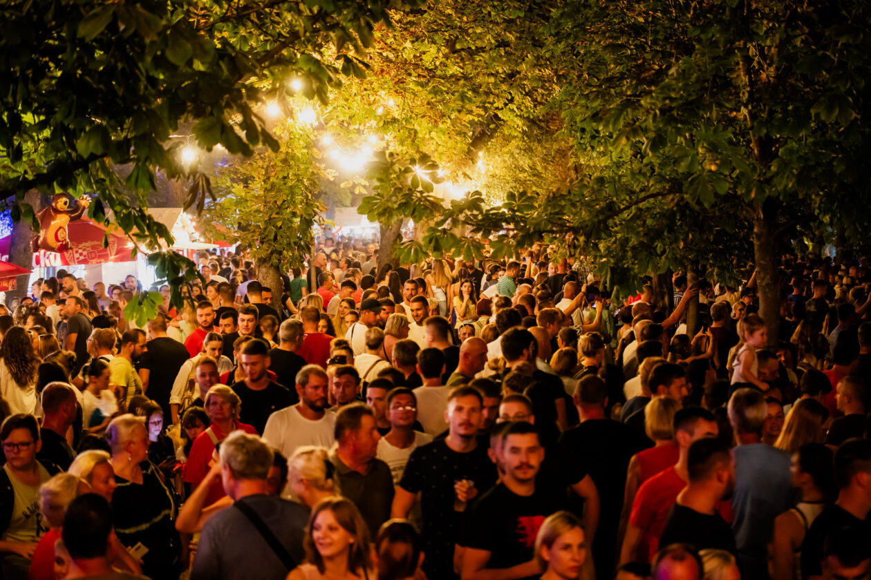 Dani piva Karlovac_Promenada