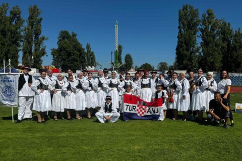 IMG-5d279c02bb030e16bb1801d722055c57-V IMG-5d279c02bb030e16bb1801d722055c57-V