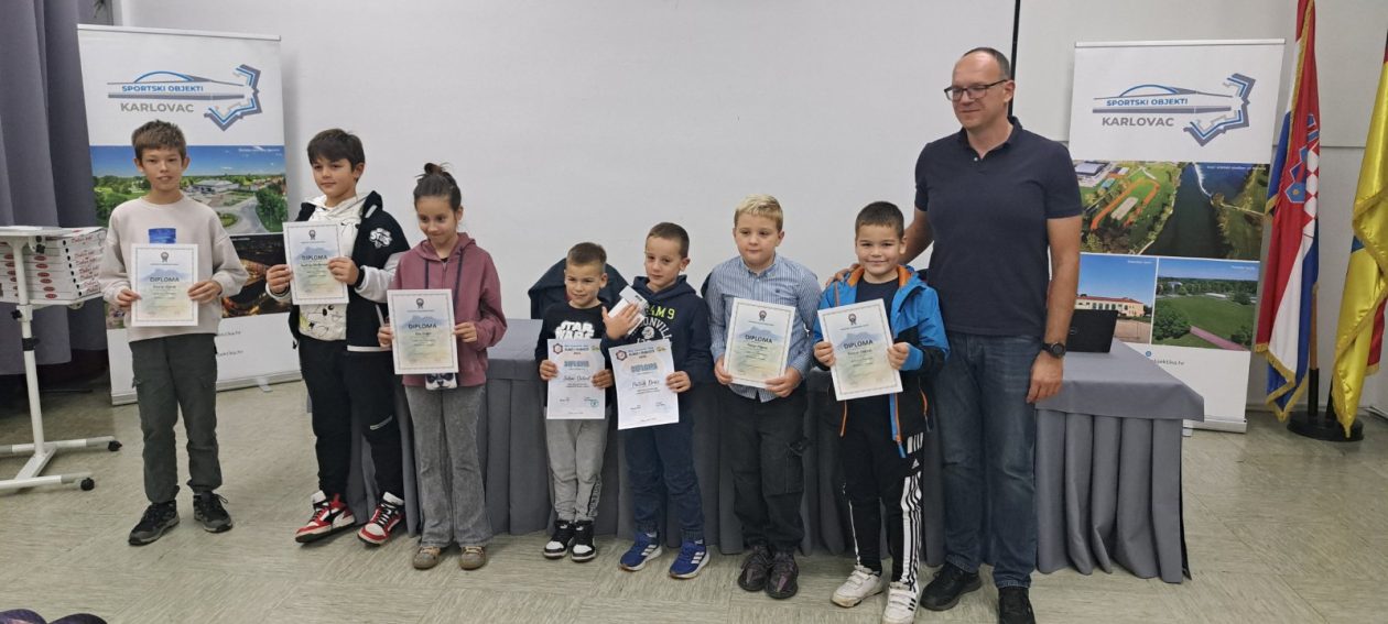 IMG-e5b70caaadd0b6caff4dd42d2c517053-V