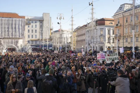 O-6b40376d-cf30-4659-a761-bb62230564b4-760 O-6b40376d-cf30-4659-a761-bb62230564b4-760