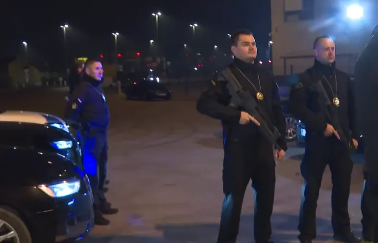 O-86bf72bd-d101-4288-97ca-acc627256716-760