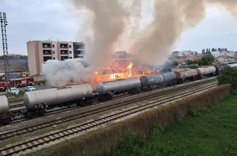 O-e7d10225-2399-41a5-bb9d-1e6ffcd1e1ca-760