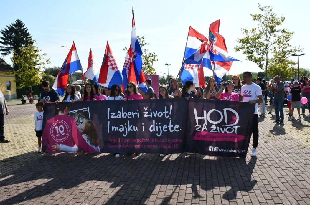 Slavonski Brod: Hod za život, obitelj i Hrvatsku pod geslom “Izaberi život! I majku i dijete.