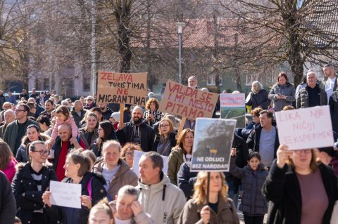 Korenica: Prosvjed protiv migrantskog centra u Željavi