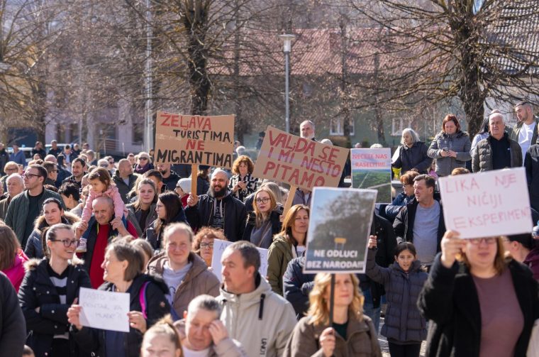 Korenica: Prosvjed protiv migrantskog centra u Željavi