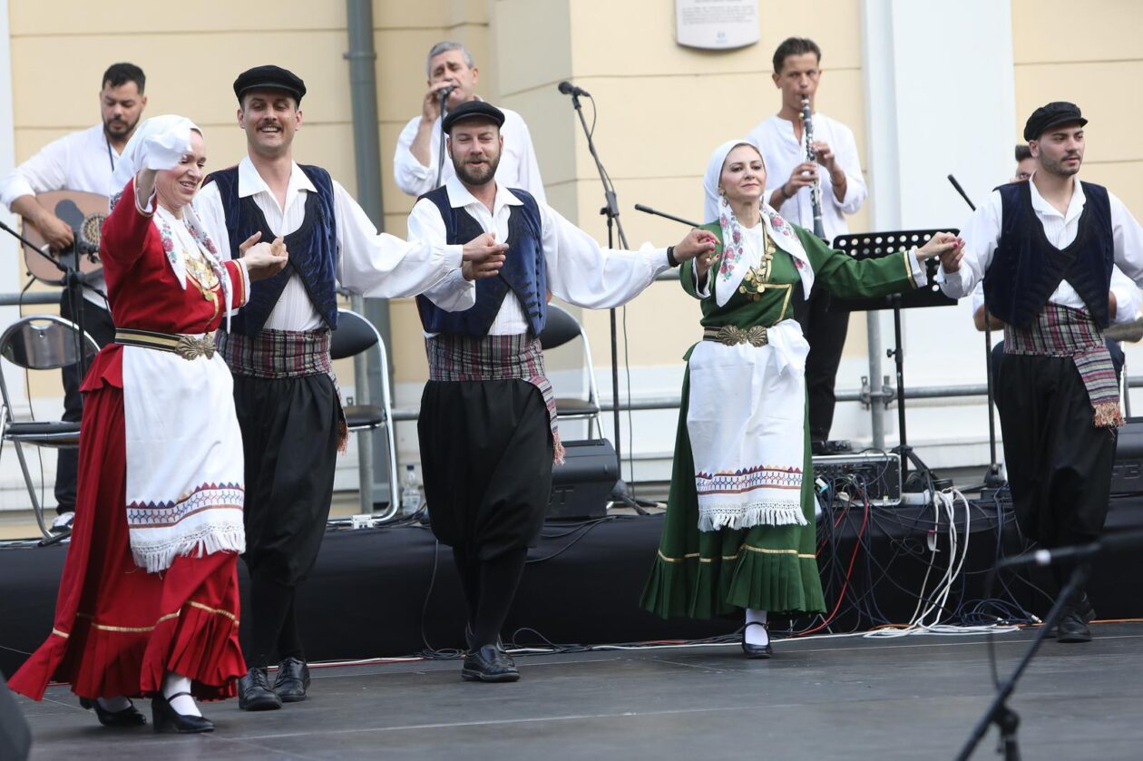 Karlovac: Nastup sudionika 26. Me?unarodnog festivala folklora