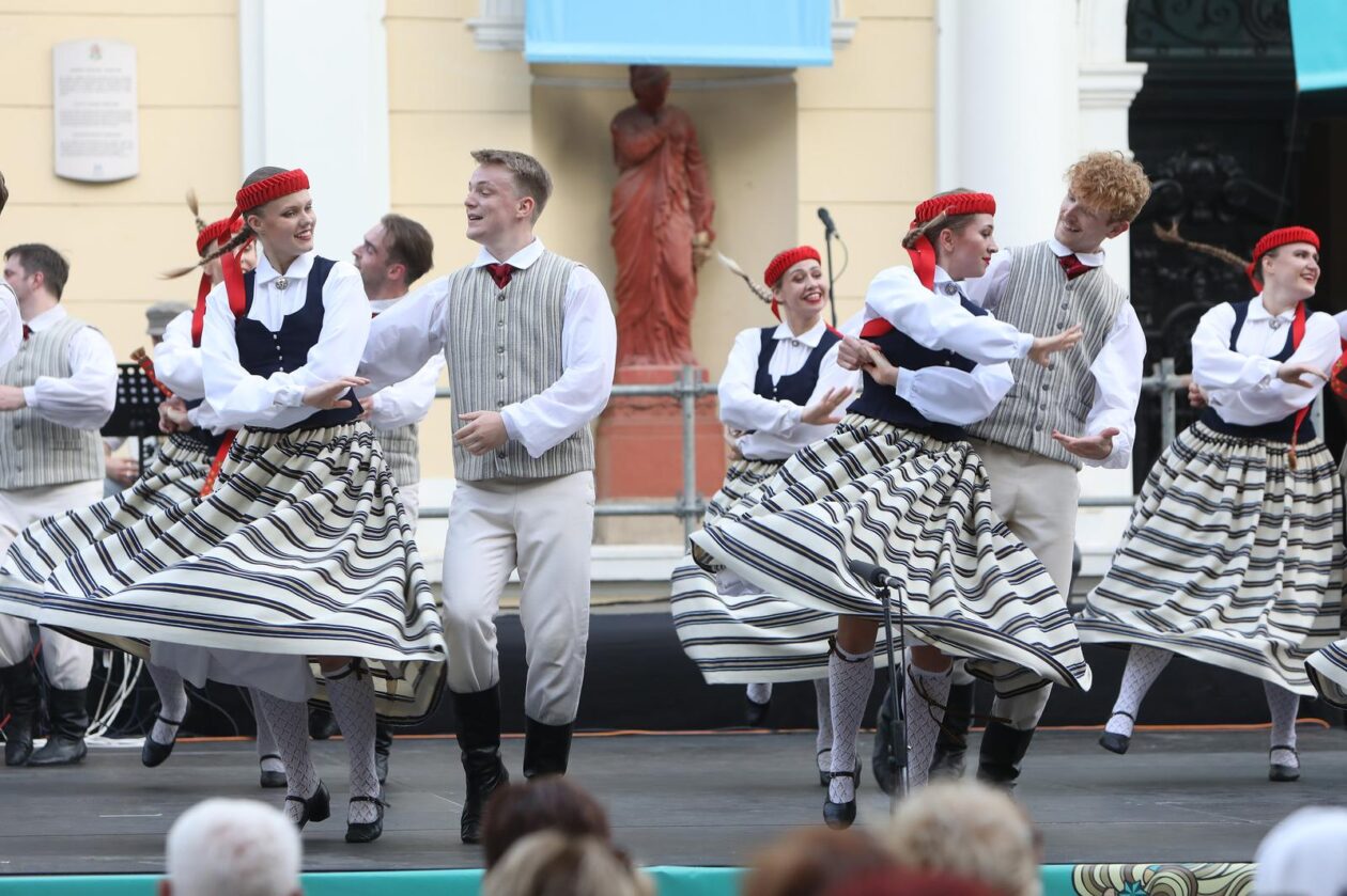 Karlovac: Nastup sudionika 26. Me?unarodnog festivala folklora