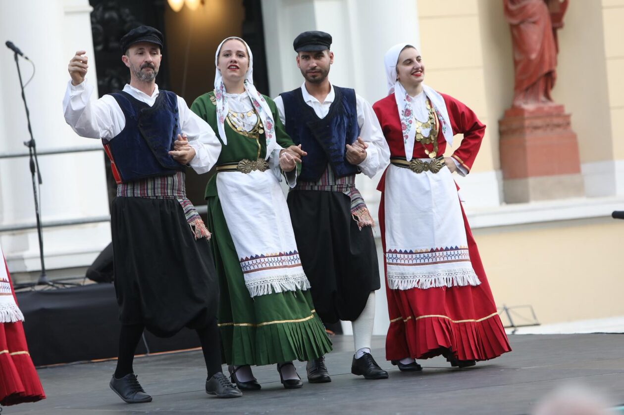 Karlovac: Nastup sudionika 26. Me?unarodnog festivala folklora