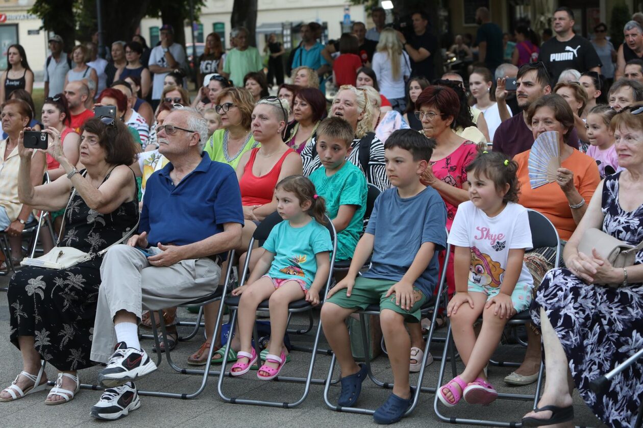Karlovac: Nastup sudionika 26. Me?unarodnog festivala folklora