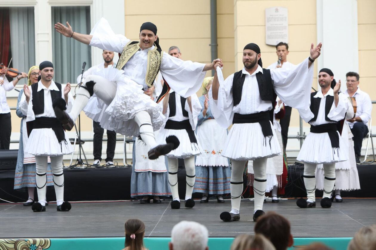 Karlovac: Nastup sudionika 26. Me?unarodnog festivala folklora