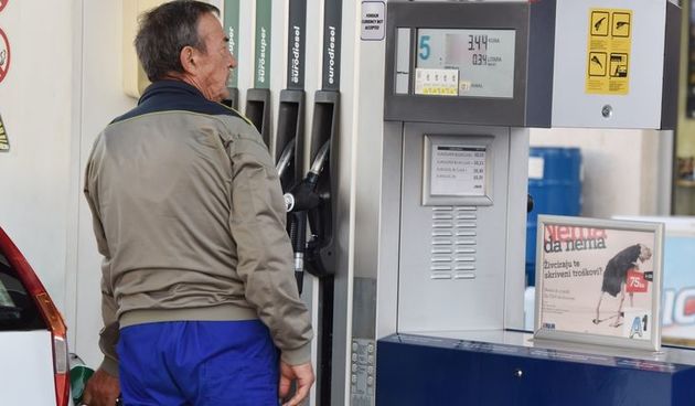 benzinskatankiranjezbogpojeftinjenjanaftenasvjetskomtrzistucijenegorivaodponocihrvatskimbenzinskimpostajamasunestomanjec146e1a02846a60277c6f2c92d95567eviewarticlenew