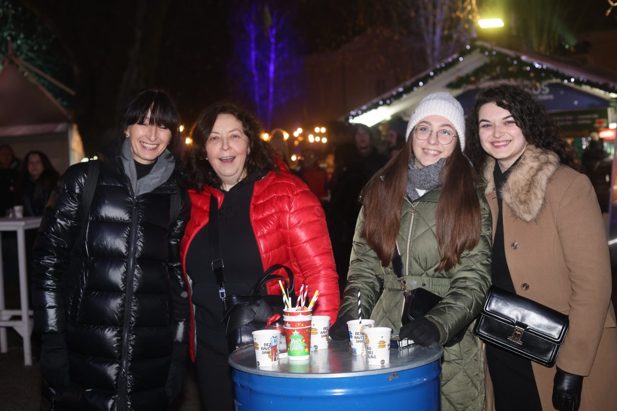 advent promenada (12) advent promenada (12)