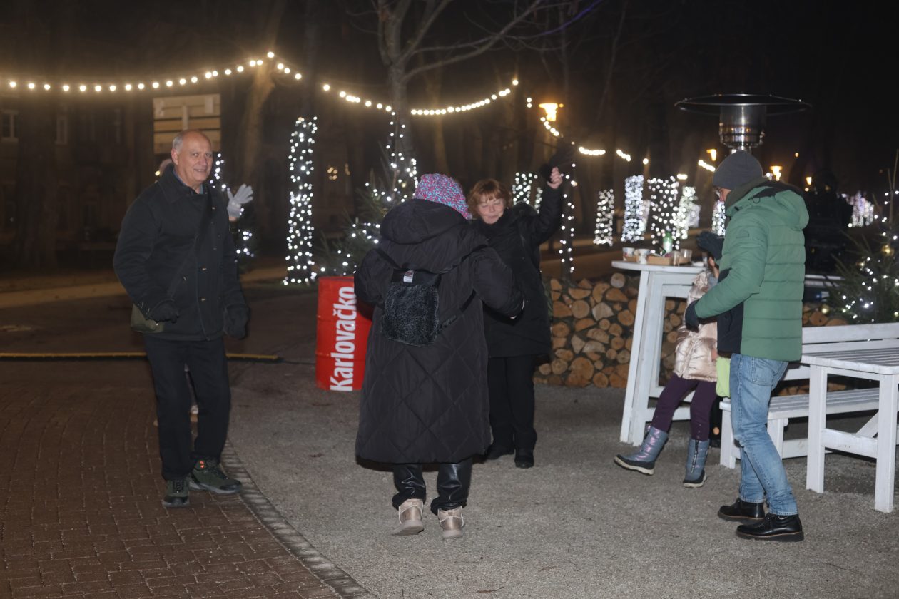 advent promenada (32) advent promenada (32)